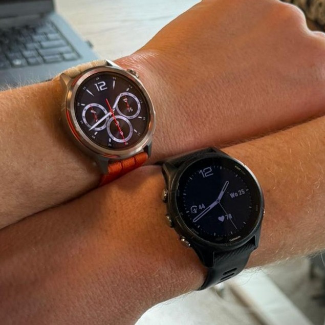 Ik droeg een paar weken twee horloges. Op dit beeld zie je ook meteen hoe helder het scherm is